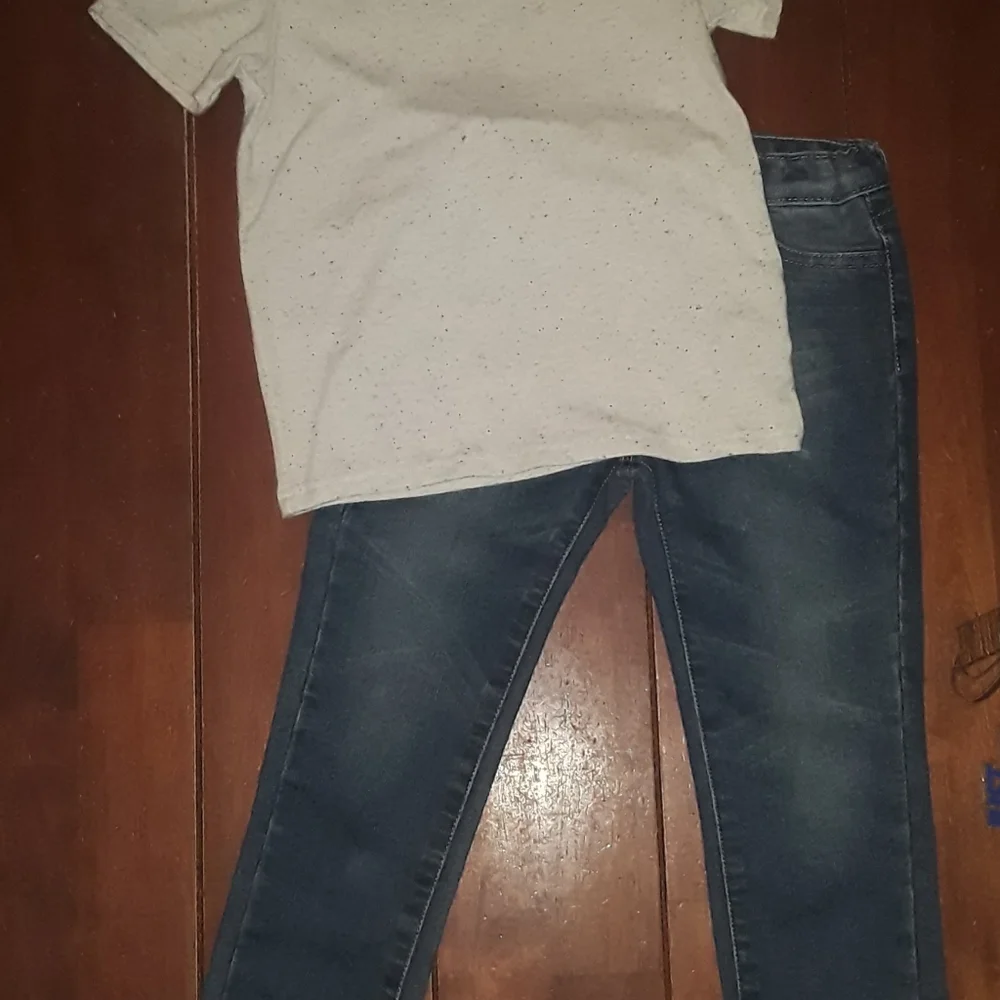 4t, 2 piece boys 7 for all mankind outfit - Picture 2 of 4